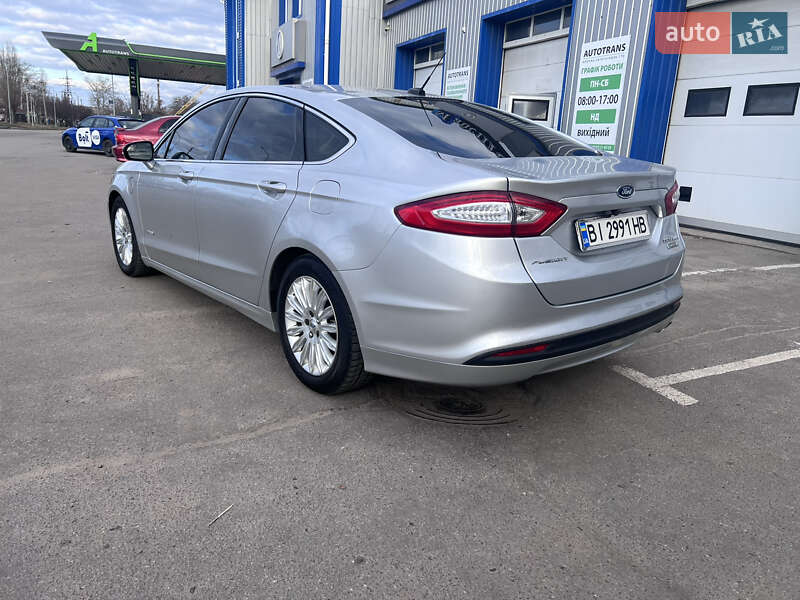 Седан Ford Fusion 2013 в Полтаві