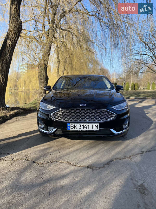 Седан Ford Fusion 2019 в Ровно
