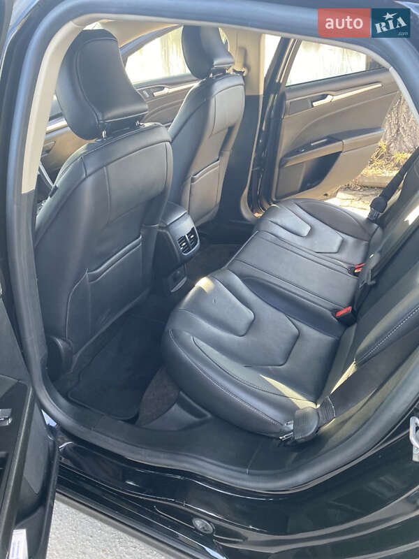 Седан Ford Fusion 2019 в Ровно