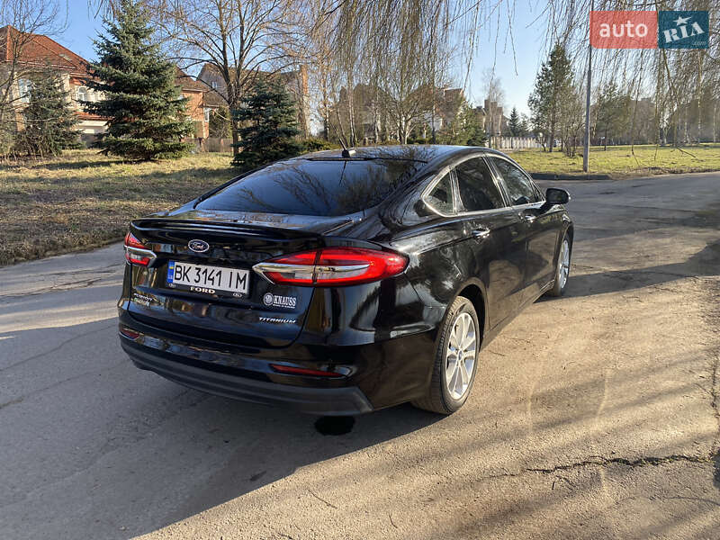 Седан Ford Fusion 2019 в Ровно