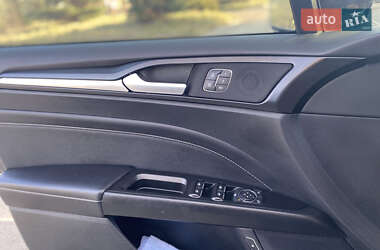 Седан Ford Fusion 2019 в Ровно