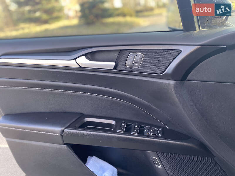 Седан Ford Fusion 2019 в Ровно