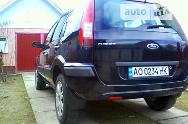 Хэтчбек Ford Fusion 2006 в Сваляве