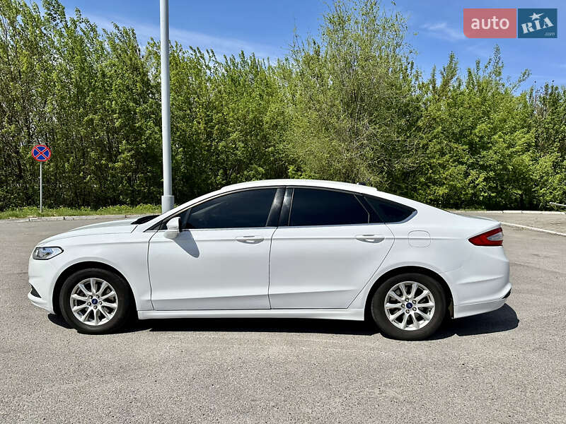Седан Ford Fusion 2016 в Ужгороде