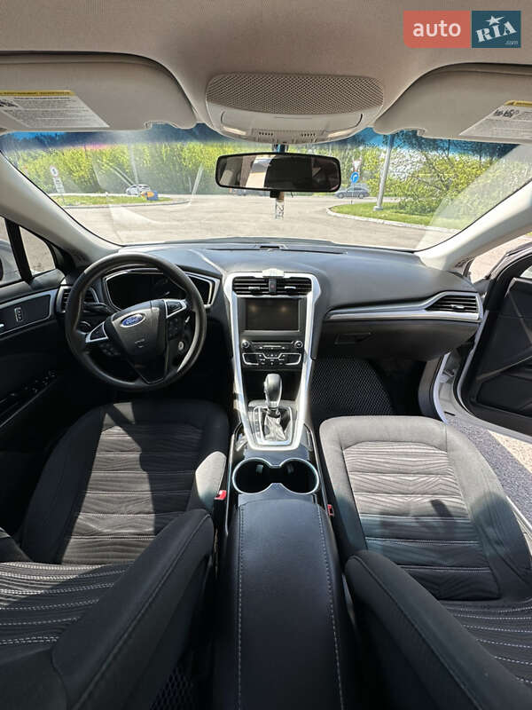 Седан Ford Fusion 2016 в Ужгороде