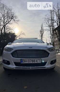 Седан Ford Fusion 2015 в Измаиле