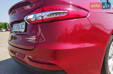 Седан Ford Fusion 2019 в 