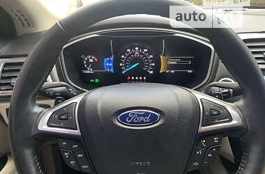 Седан Ford Fusion 2016 в Бершаді
