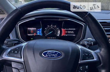 Седан Ford Fusion 2013 в Березані