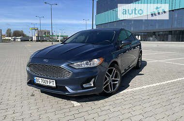 Седан Ford Fusion 2018 в Львове