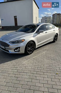 Седан Ford Fusion 2018 в Львове