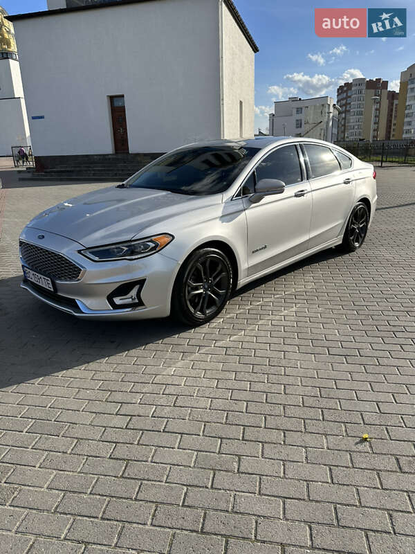 Седан Ford Fusion 2018 в Львове