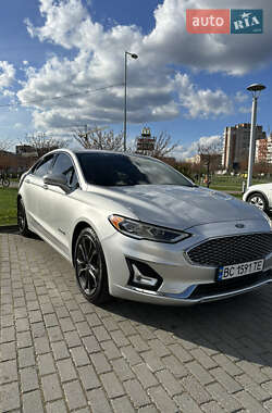 Седан Ford Fusion 2018 в Львове
