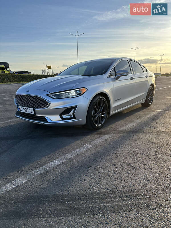 Седан Ford Fusion 2018 в Львове