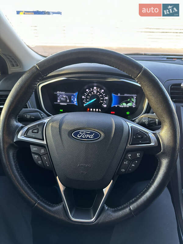 Седан Ford Fusion 2018 в Львове