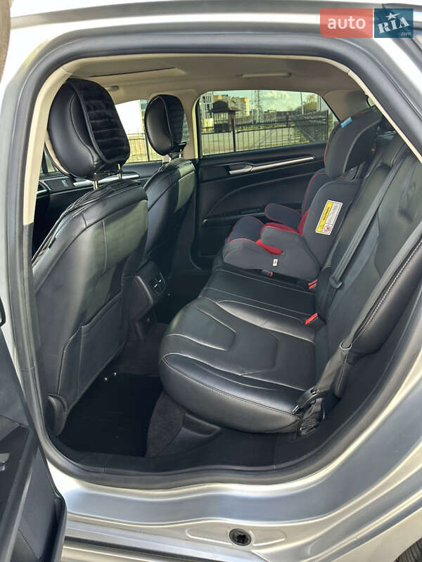 Седан Ford Fusion 2018 в Львове