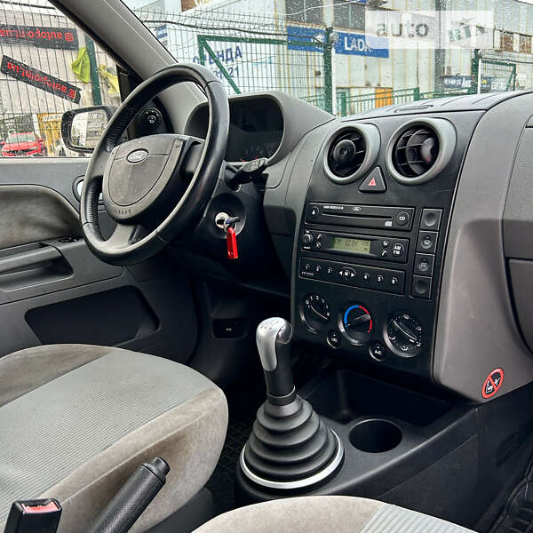 Хэтчбек Ford Fusion 2002 в Сумах