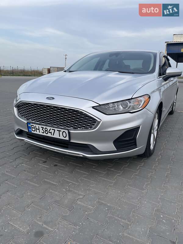 Седан Ford Fusion 2019 в Одесі
