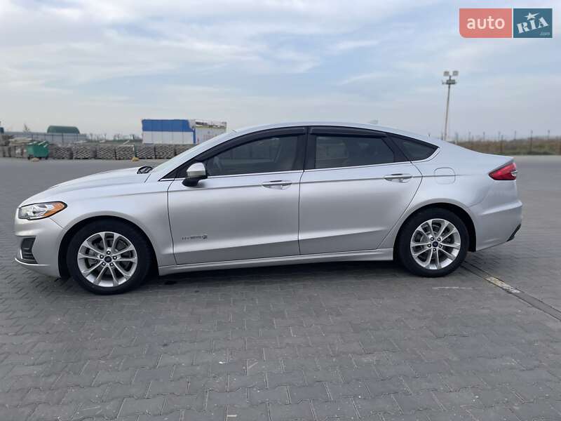 Седан Ford Fusion 2019 в Одесі