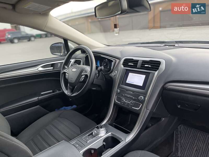 Седан Ford Fusion 2019 в Одесі