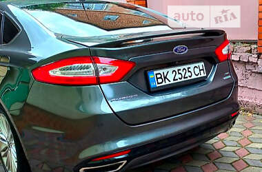 Седан Ford Fusion 2014 в Львові