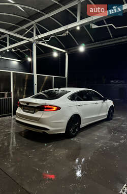 Седан Ford Fusion 2017 в 