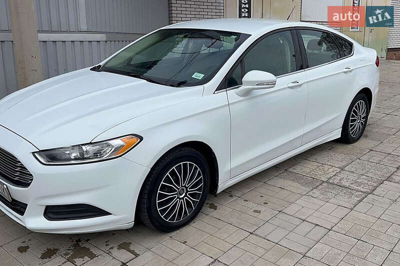 Седан Ford Fusion 2015 в Львові