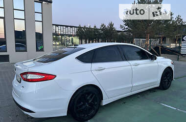 Седан Ford Fusion 2014 в Ровно