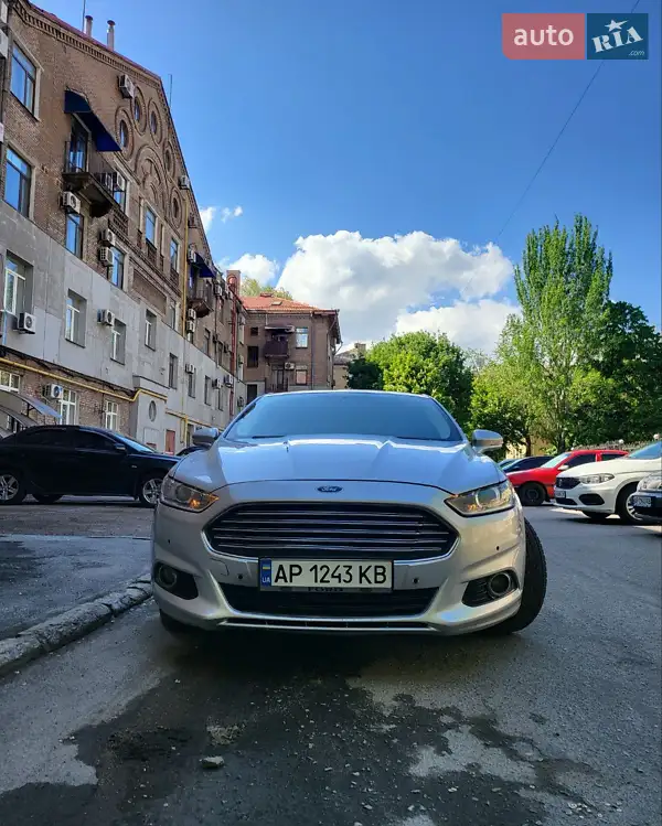 Седан Ford Fusion 2015 в 