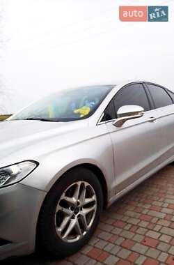 Седан Ford Fusion 2015 в 