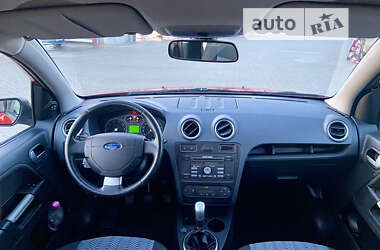 Хетчбек Ford Fusion 2008 в Чутовому