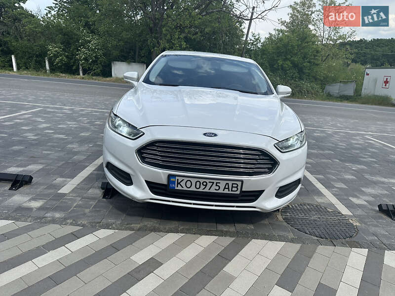 Седан Ford Fusion 2016 в Ужгороде