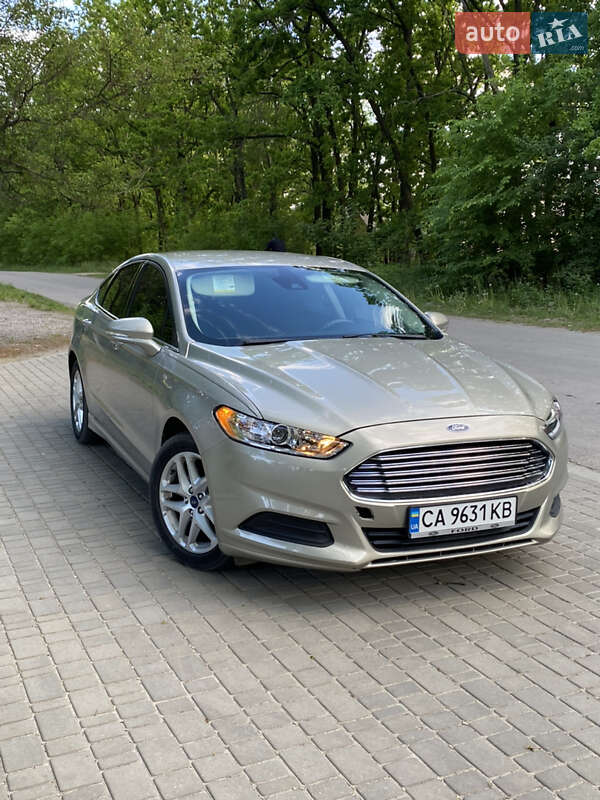Седан Ford Fusion 2015 в Умани
