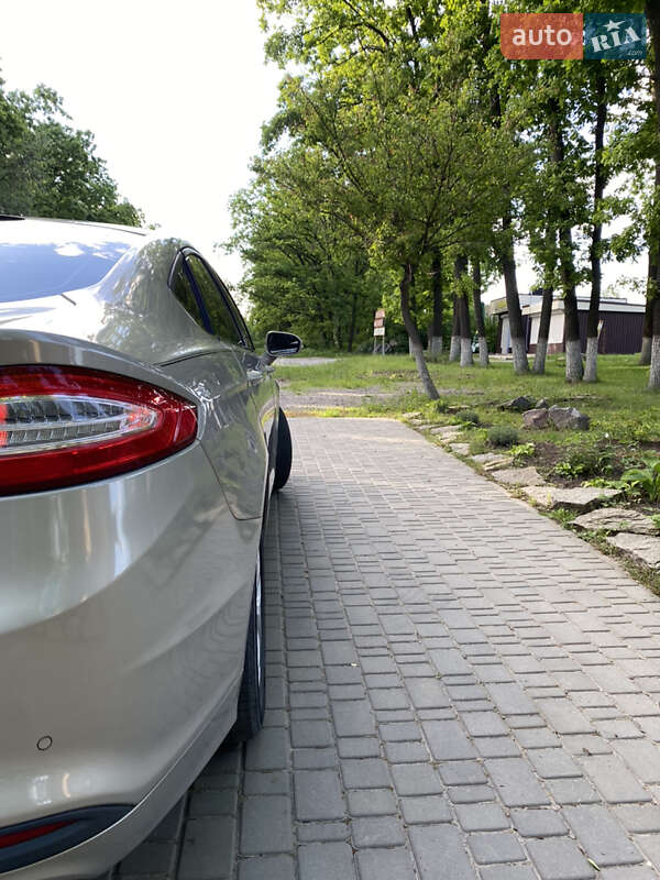 Седан Ford Fusion 2015 в Умани