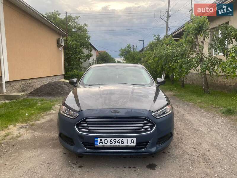 Седан Ford Fusion 2016 в 