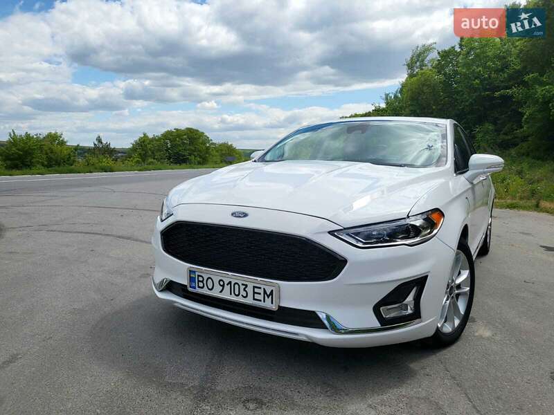 Седан Ford Fusion 2019 в Чорткове