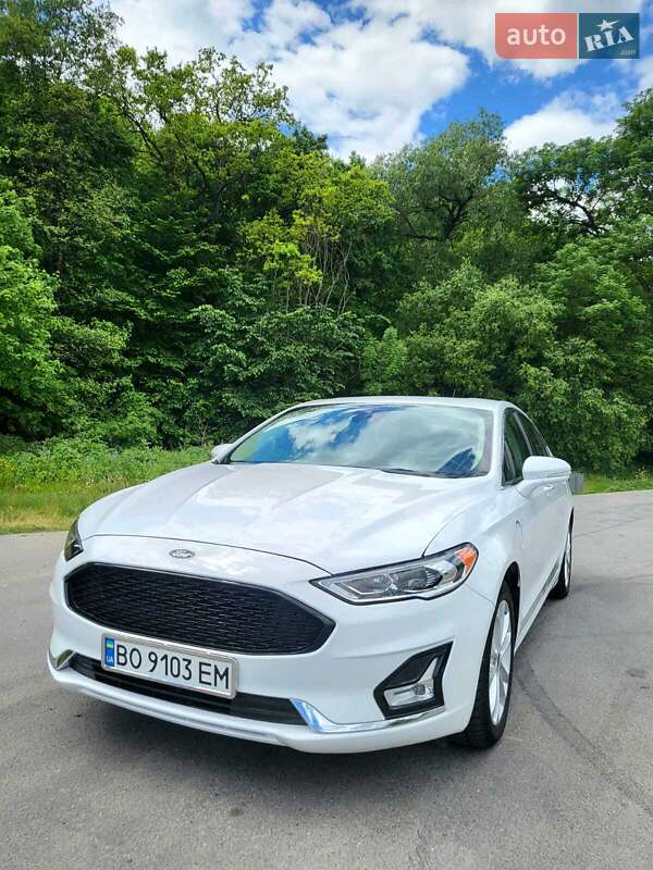 Седан Ford Fusion 2019 в Чорткове