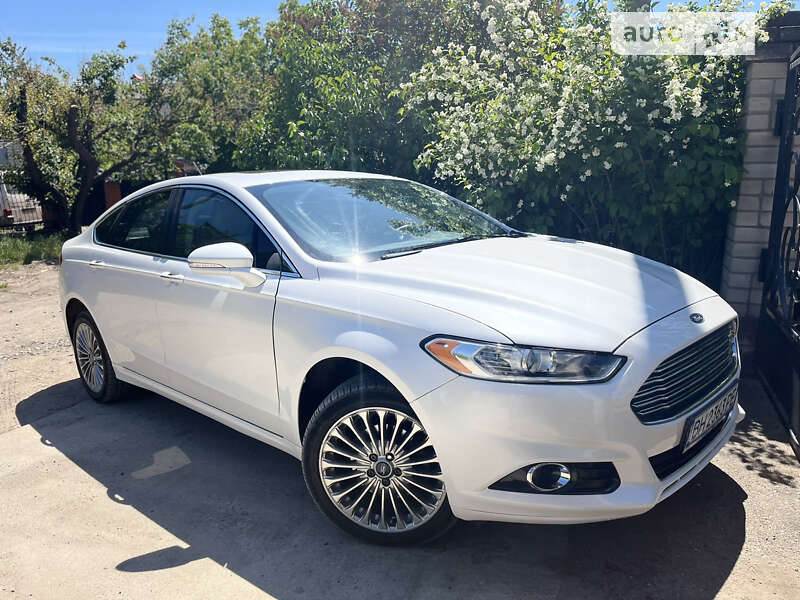 Седан Ford Fusion 2015 в Первомайске