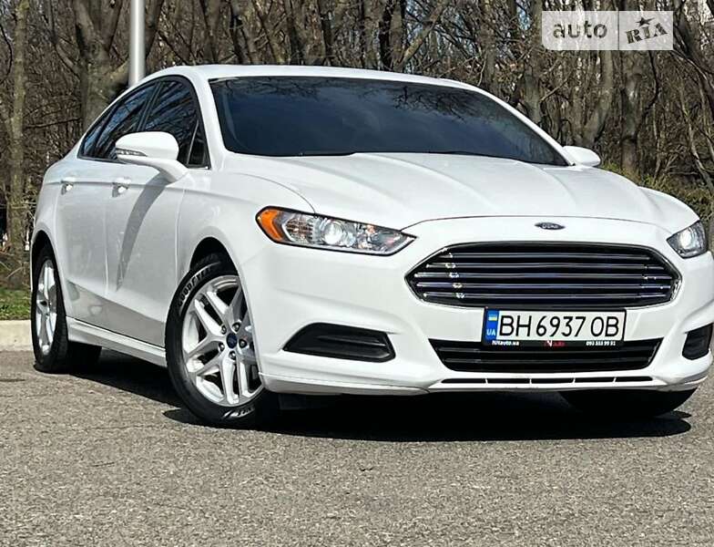 Седан Ford Fusion 2014 в 