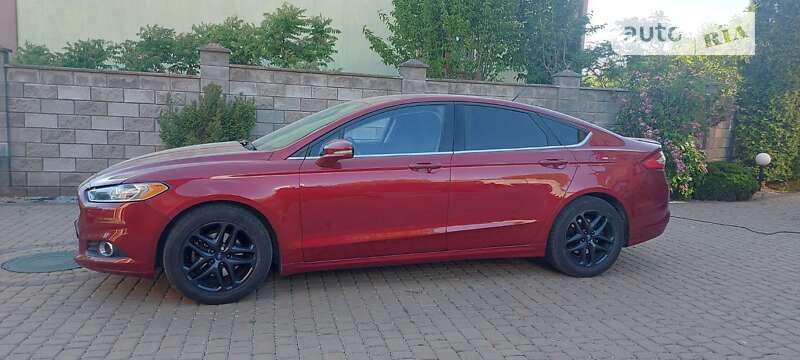 Седан Ford Fusion 2015 в Ровно