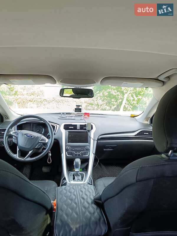 Седан Ford Fusion 2015 в Ужгороде