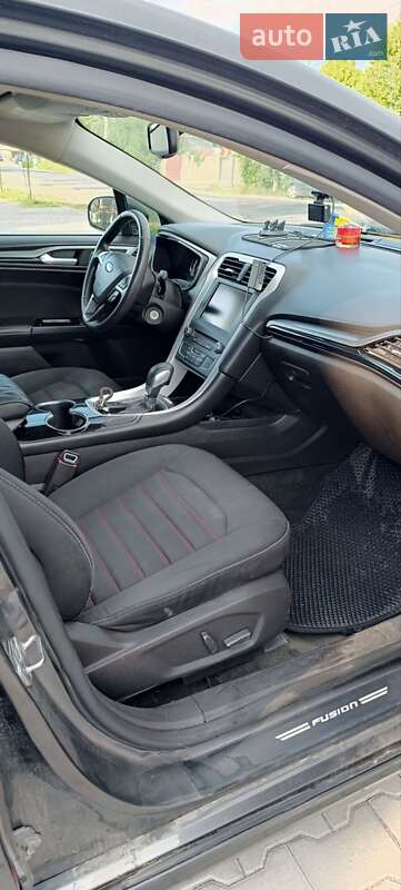 Седан Ford Fusion 2015 в Ужгороде