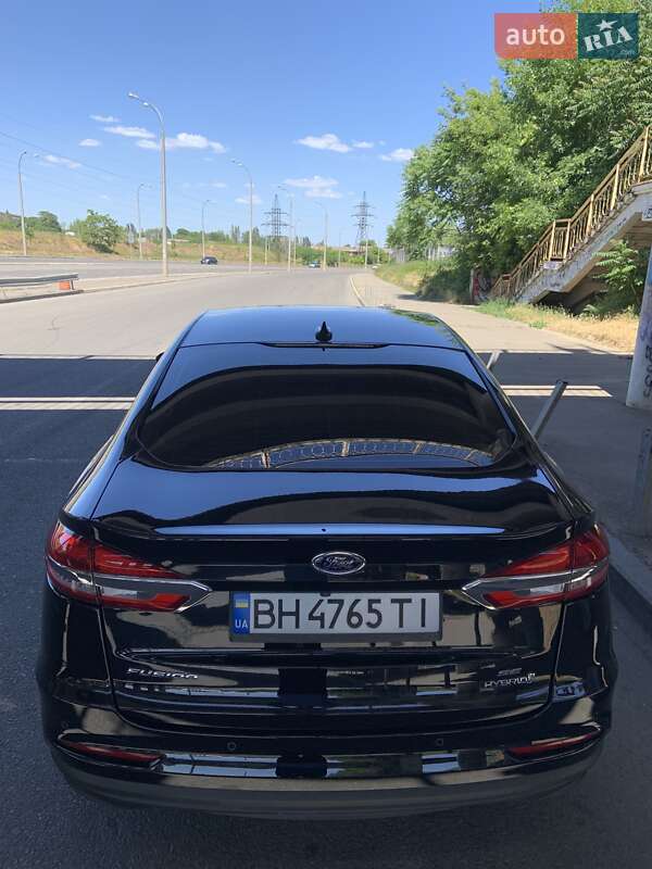 Седан Ford Fusion 2019 в Одесі