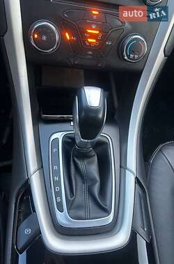 Седан Ford Fusion 2014 в 