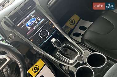 Седан Ford Fusion 2013 в 