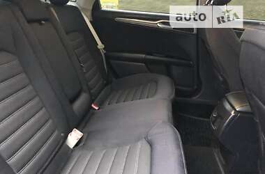 Седан Ford Fusion 2016 в 
