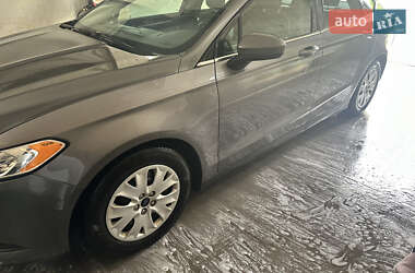 Седан Ford Fusion 2013 в 
