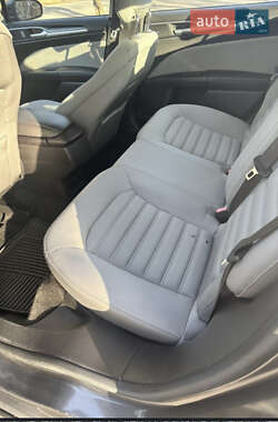 Седан Ford Fusion 2013 в 