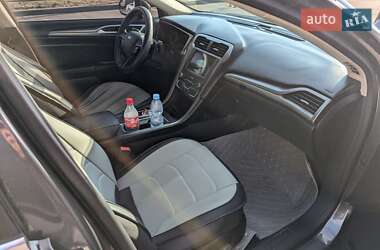 Седан Ford Fusion 2017 в 