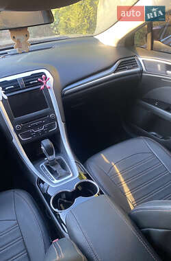 Седан Ford Fusion 2016 в 